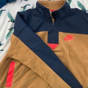 CROPPED NIKE SWEATSHIRT  XL